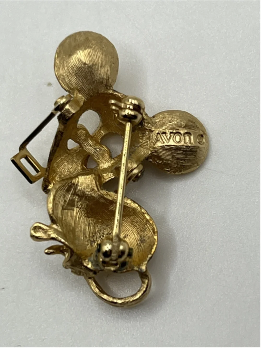 VINTAGE AVON MOUSE WITH MOVABLE GLASSES BROOCH PIN GOLD TONE RHINESTONE EYES